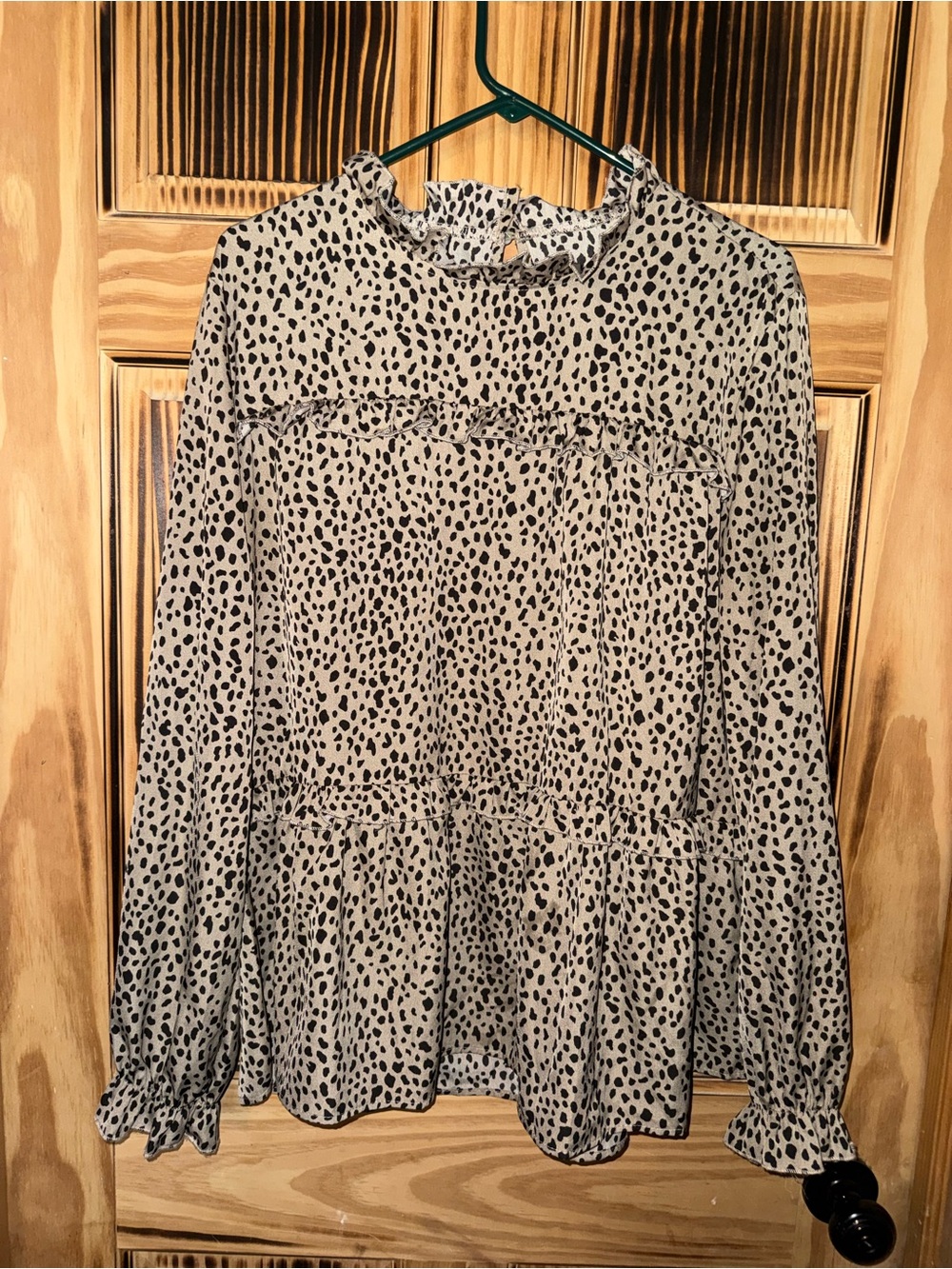 Womens Black and White Printed Long-Sleeve Ruffle Blouse